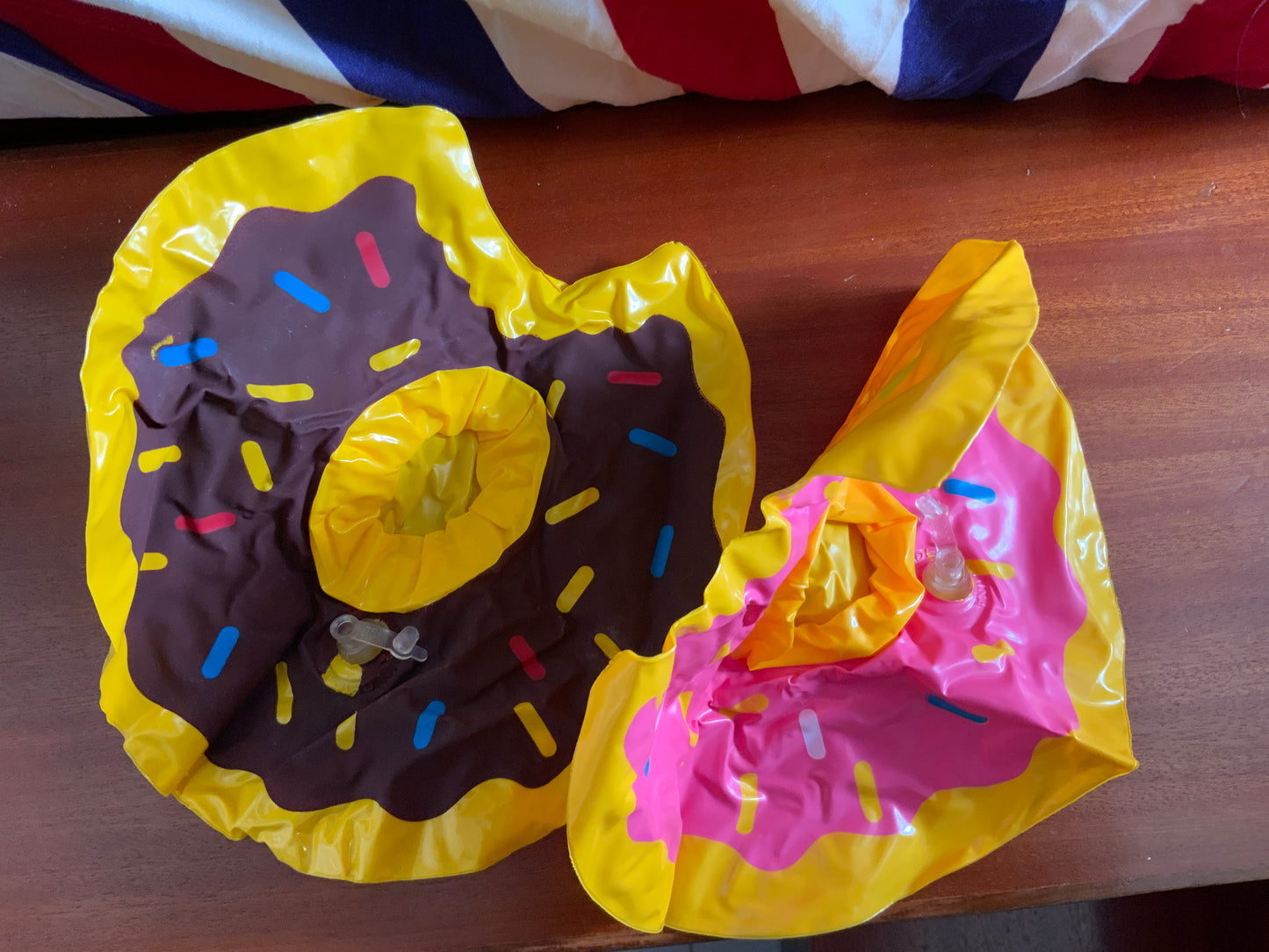 [Auction] Inflatable Winter Throw Cup Holder