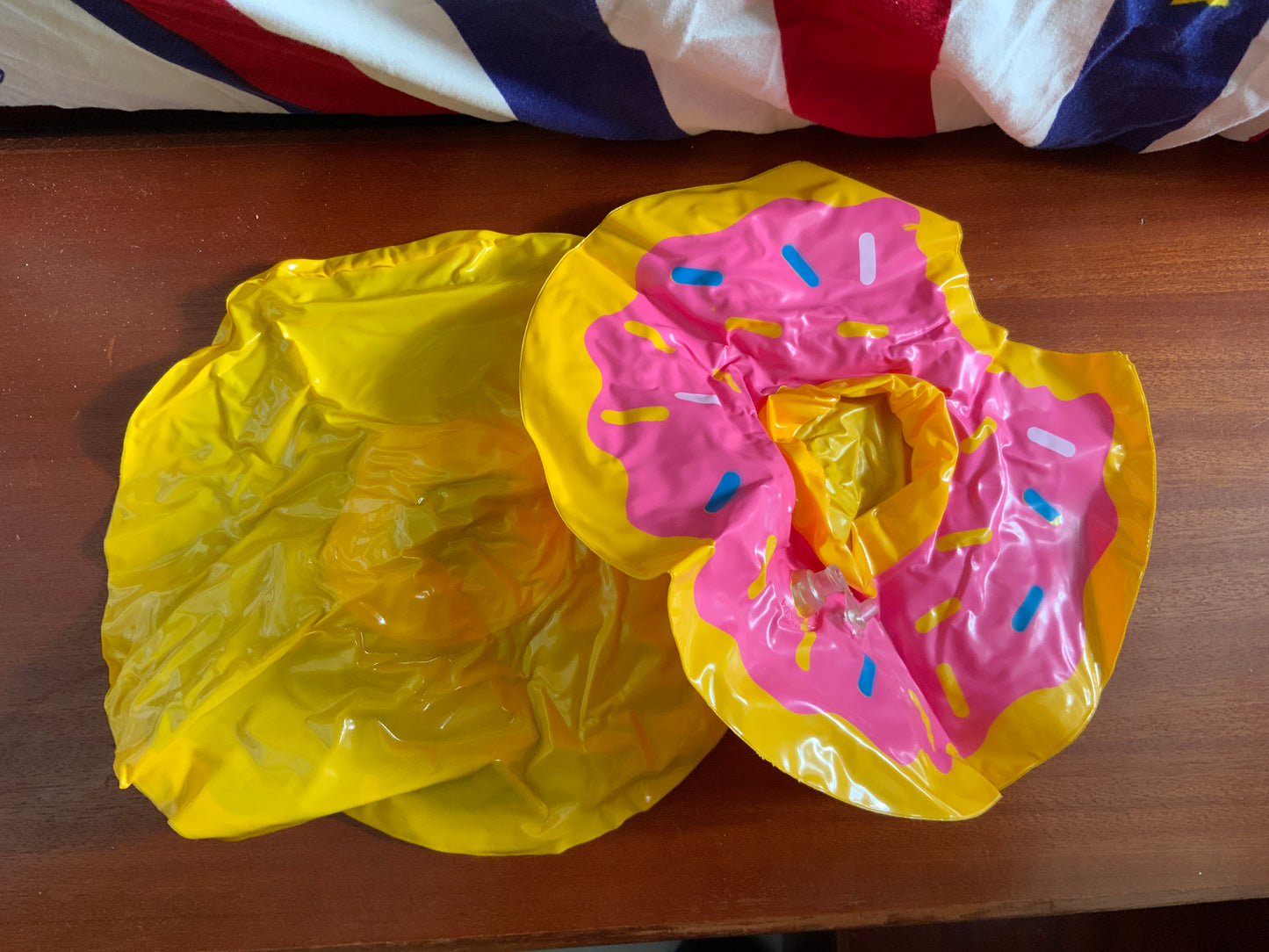 [Auction] Inflatable Winter Throw Cup Holder