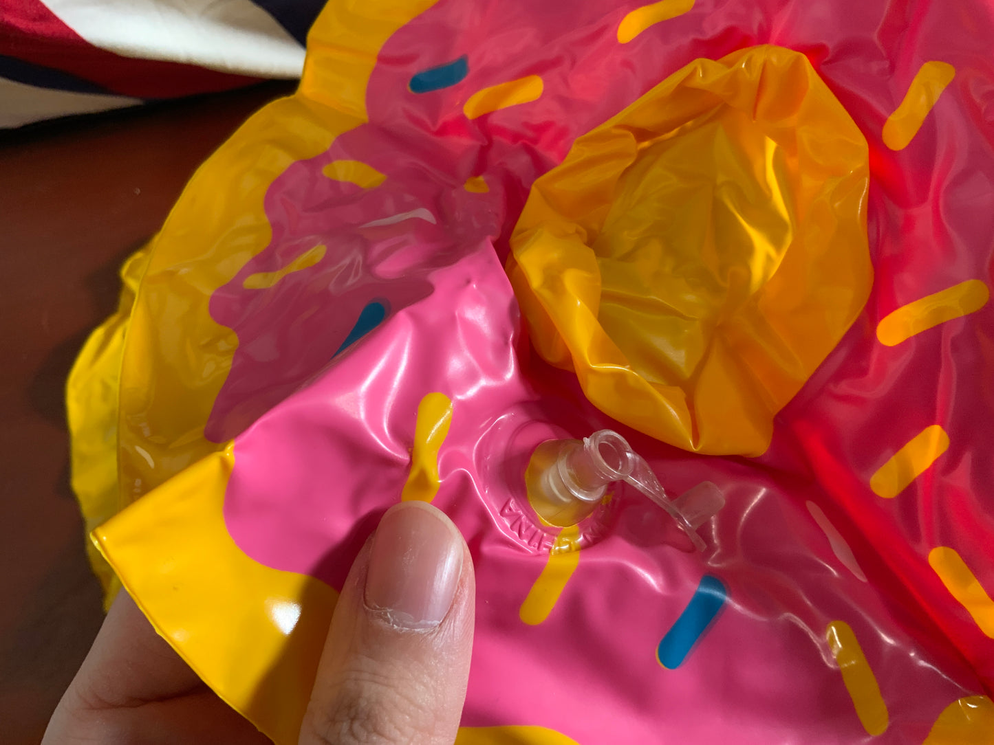 [Auction] Inflatable Winter Throw Cup Holder